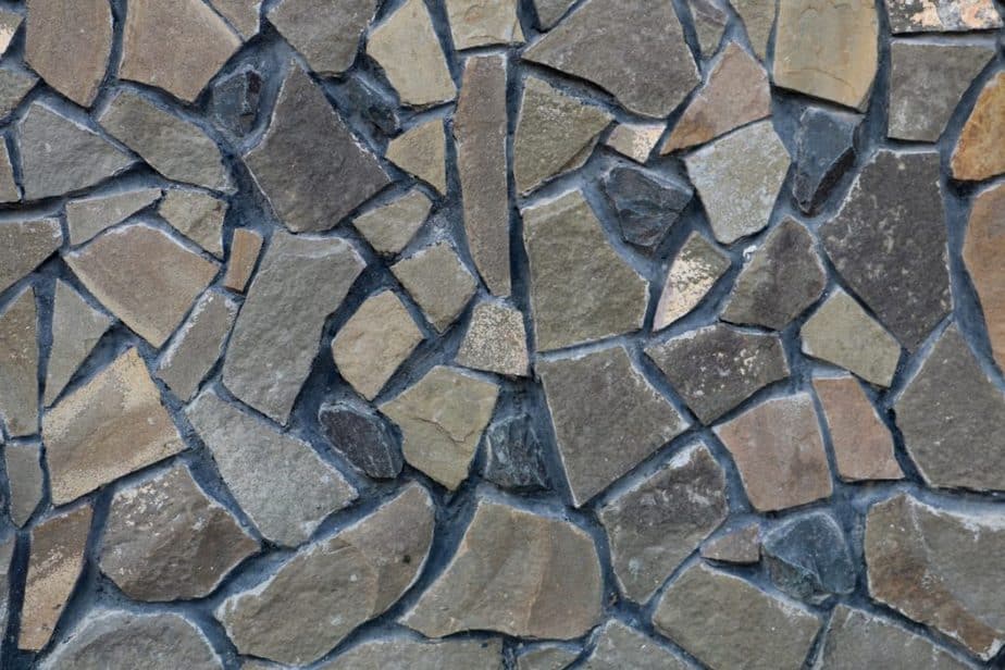 What is the difference between sandstone and flagstone?