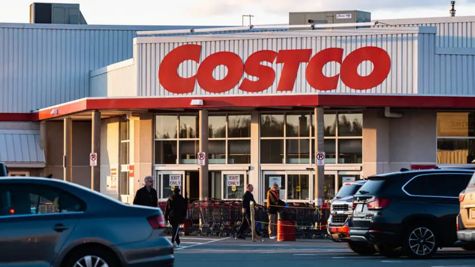 Is there a senior discount on Costco memberships?