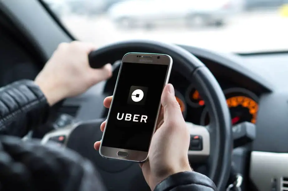 How much do uberblack drivers earn?
