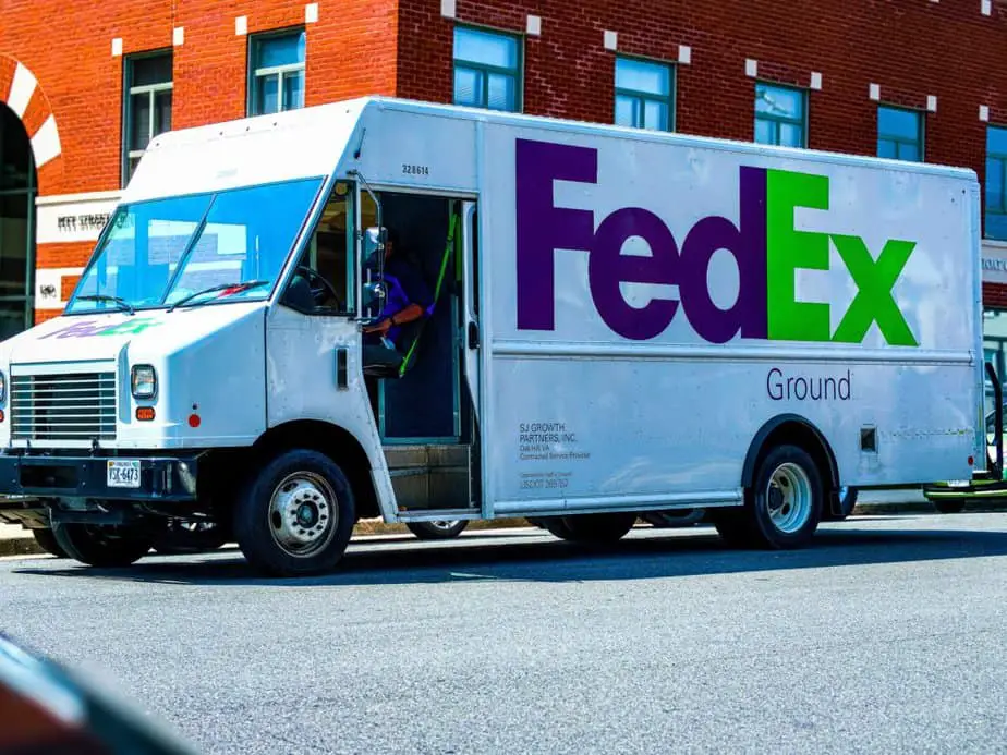 Does FedEx Hire Felons? - Know More