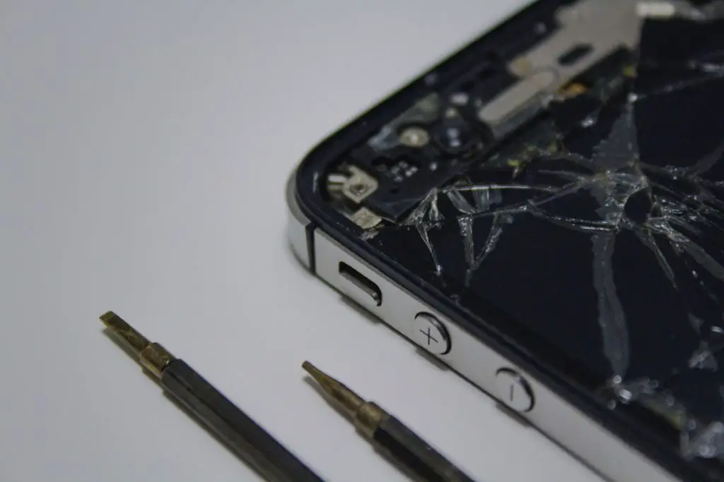 20 Places That Will Buy A Broken Phone