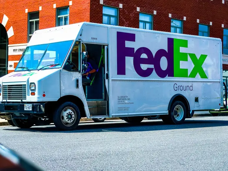 FedEx vs USPS for E-commerce