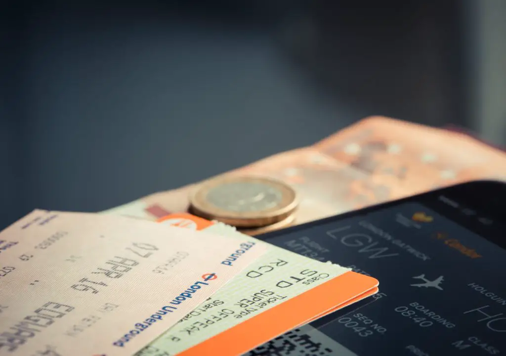 10 Secret ways to book the cheapest flight tickets