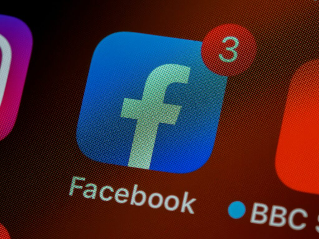 Facebook Friends Who Never Comment Or Like