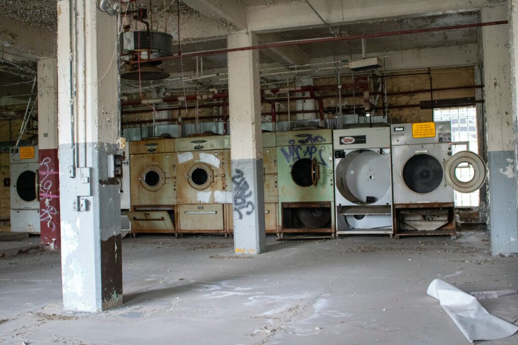 Does BrandsMart Haul Away Old Appliances?