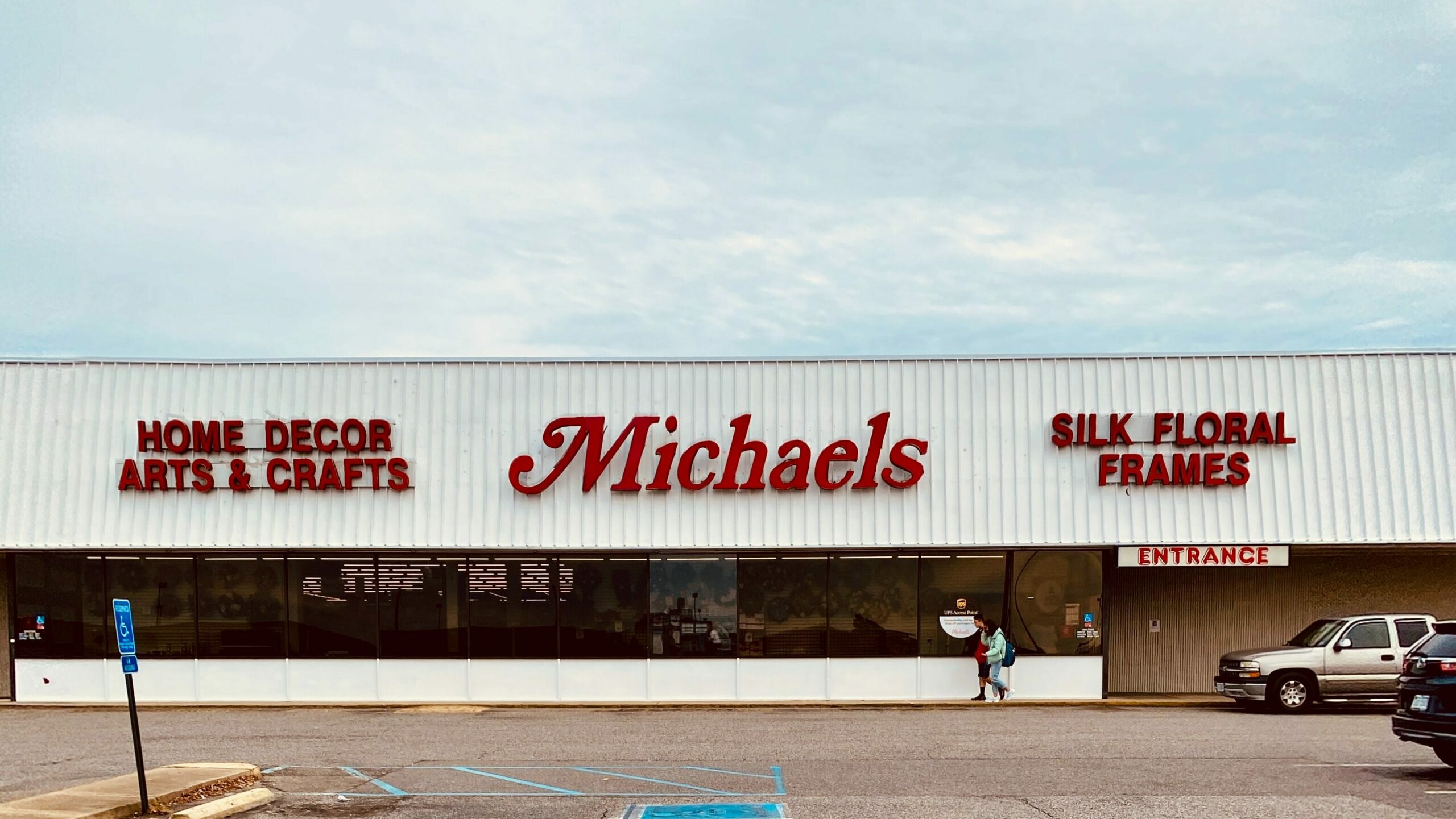 What Time Does Michaels Close Open?